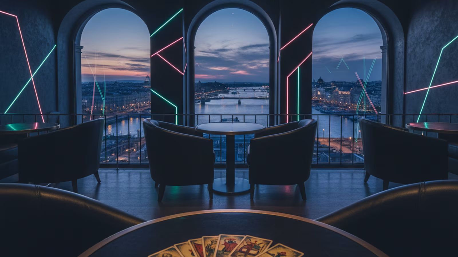 Privát klub belső tere magenta neon-megvilágítással